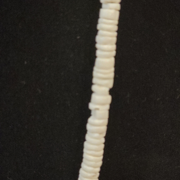 Hawaiian Puca Shell Flower Pendant Necklace - Picture 4 of 7